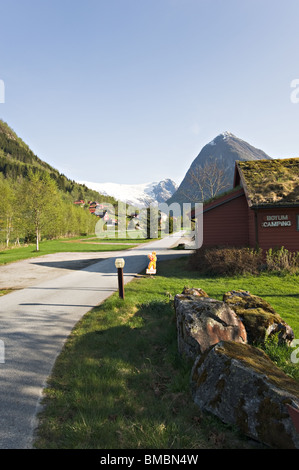 Boyum Camping Campingplatz in Fjærland in der Nähe von Mundal mit Urlaub Hütten Sognefjord Sogn Norwegen Stockfoto