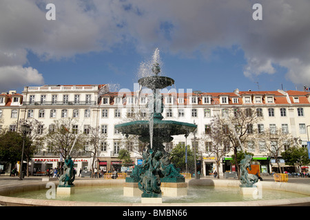 Brunnen auf dem Platz Praça de Dom Pedro IV oder Rossio in Lissabon, Portugal, Europa Stockfoto