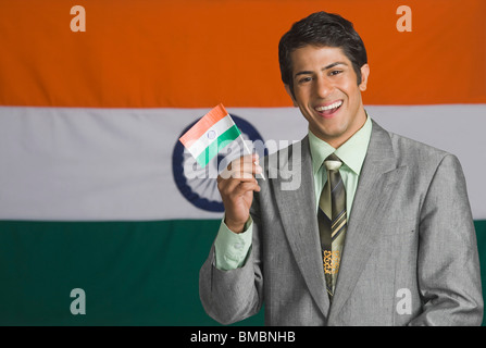 Porträt eines Mannes vor einem indischen Flagge Stockfoto