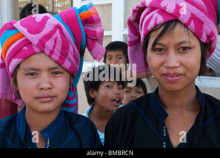 Mynamar. Burma. Shan-Staat. Gieren Sie, Daw Dorf Bibliothek. Stockfoto