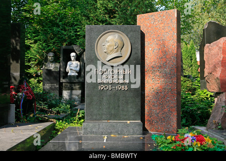 Grab des Nationalführers der UdSSR Nikolai Podgorny (1903-1983) auf dem Friedhof Novodevichy in Moskau, Russland Stockfoto