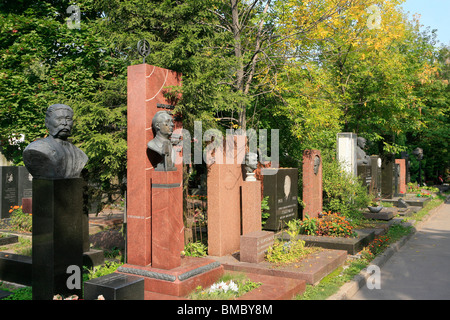 Gesamtansicht der Novedvichy Friedhof im Herbst in Moskau, Russland Stockfoto