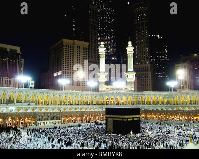 Riesige Menschenmenge von Pilgern in einer Moschee, Al-Haram-Moschee, Mekka, Saudi-Arabien Stockfoto