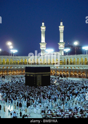 Riesige Menschenmenge von Pilgern in einer Moschee, Al-Haram-Moschee, Mekka, Saudi-Arabien Stockfoto