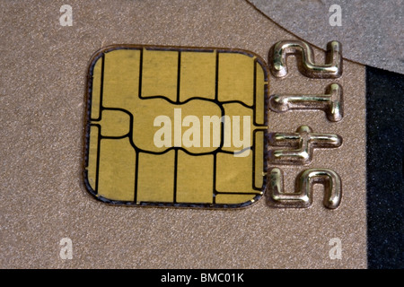 Gold Chip von einer Kreditkarte-Nahaufnahme Stockfoto