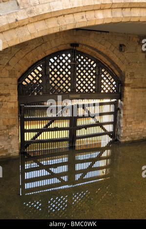 Tor des Verräters in den Tower of London - London, Vereinigtes Königreich Stockfoto