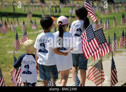 Militär-Veteranen, die verstorben sind wurden im Memorial Day Services bei South Lawn Cemetery, Tucson, Arizona, USA geehrt. Stockfoto