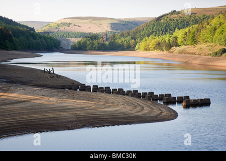 Die Howden Dam und Derwent Reservoir, Übungsgelände für das legendäre Dambusters 617 Geschwader Derbyshire Peak District, UK Stockfoto