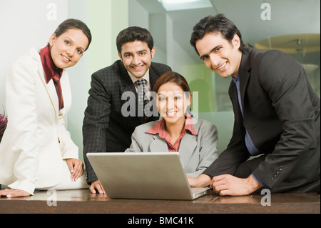 Gespräch über ein Projekt in einem Büro Führungskräfte Stockfoto