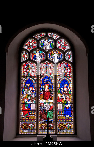 Altar-Fenster zeigt das letzte Abendmahl in St James' Church, Dunwich, Suffolk Stockfoto