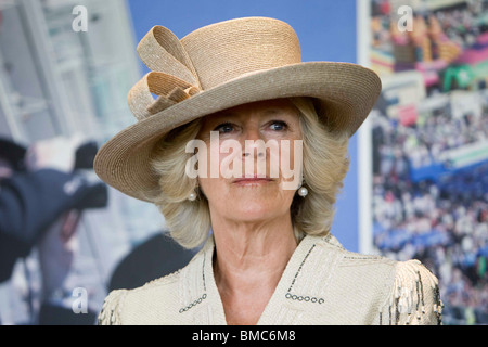 Großbritanniens Camilla Duchess of Cornwall in Epsom Down Racecourse, offiziell die neue Herzogin Stand zu öffnen. Stockfoto