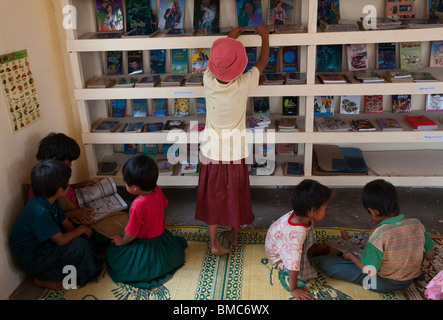 Mynamar. Burma. Shan-Staat. Gieren Sie, Daw Dorf Bibliothek. Stockfoto