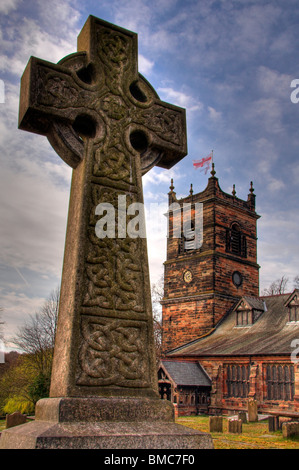 Keltischer Grabstein, St. Mary Parish Church, Rostherne, Cheshire, England, UK Stockfoto