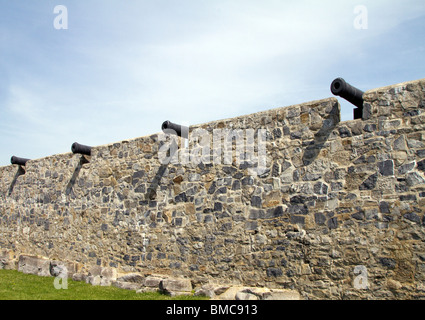 Kanonen Sie auf den Mauern von Fort Ticonderoga New York. Stockfoto