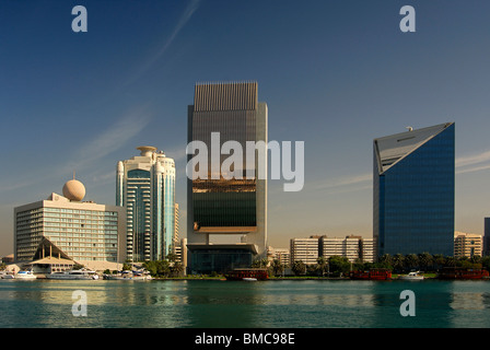 Moderne Architektur am Ufer des Dubai Creek, Dubai, Vereinigte Arabische Emirate Stockfoto