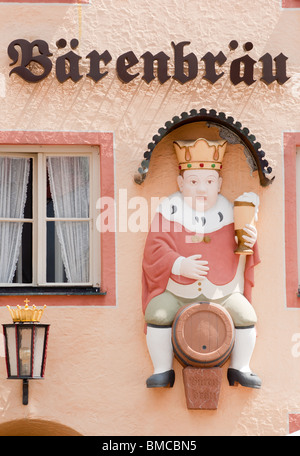 Deutsche Kneipe vorne gesehen in der Stadt Füssen in Bayern Stockfoto