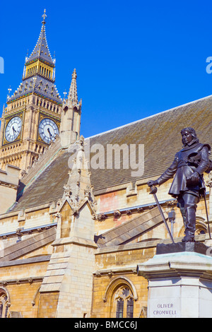 STATUE VON OLIVER CROMWELL IN DEN HÄUSERN DES PARLAMENTS LONDON Stockfoto