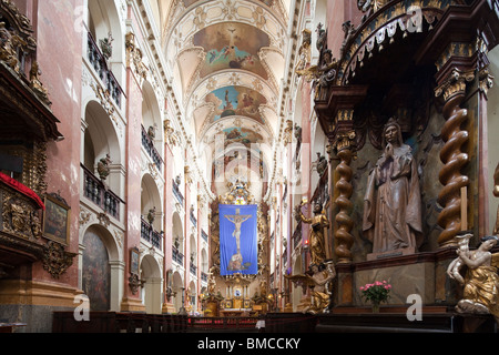 Ansicht des Langhauses, Kirche von St. James, Old Town, Prag, Tschechische Republik Stockfoto