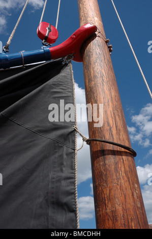 Mast und Segel von der historischen Norfolk Handel Wherry Albion, Broads National Park Stockfoto