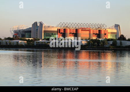 Einen Abend Blick auf Manchester United Football Club Old Trafford Ground, Manchester, England Stockfoto