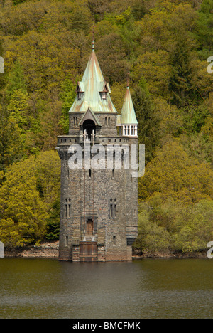 Der Turm im See Vyrnwy, Powys, Nordwales Stockfoto