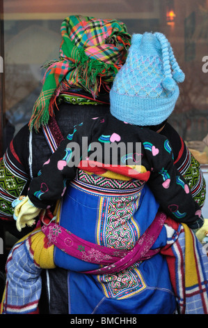 Hilltribe Frau und Kind, Sapa, Lao Cai, Vietnam Stockfoto