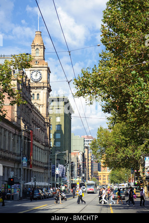 Elizabeth Street mit General Post Office in Melbourne Central Business District Stockfoto