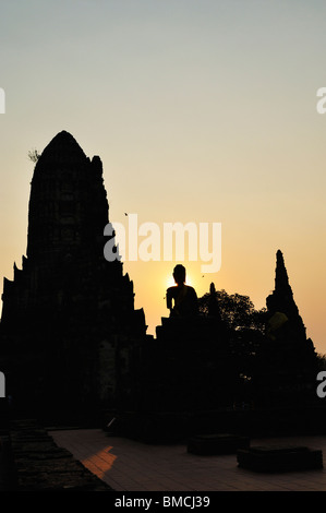 Sonnenuntergang am Wat Chaiwatthanaram, Ayutthaya, Thailand Stockfoto