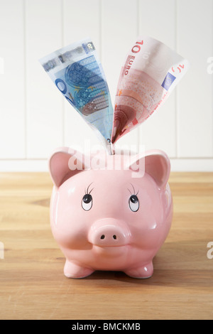 Sparschwein und Geld Stockfoto