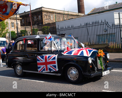 Orangefest, 12. Juli 2009 Orange Parade durch das Zentrum von Belfast. Nur eines der vielen Paraden in Nordirland. Stockfoto