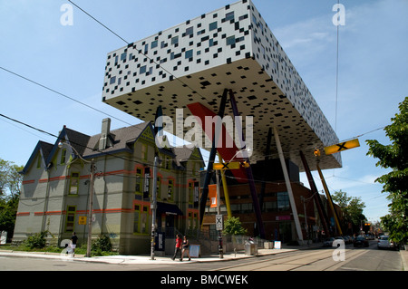 Das experimentelle Sharp Centre for Design Gebäude am Ontario College of Art and Design (OCAD University) in der Innenstadt von Toronto, Ontario, Kanada Stockfoto