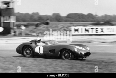 1959-TT Goodwood. Stirling Moss in der DBR1 teilte er mit Roy Salvadori. Das Auto Feuer in der Boxengasse gefangen, während führende Stockfoto