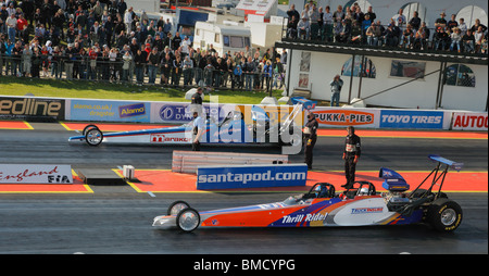 Zwei Sitzer Nervenkitzel Fahrt Dragster in Santa Pod. Stockfoto