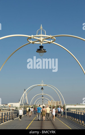 Fuß entlang der Piers, Southport, England Stockfoto