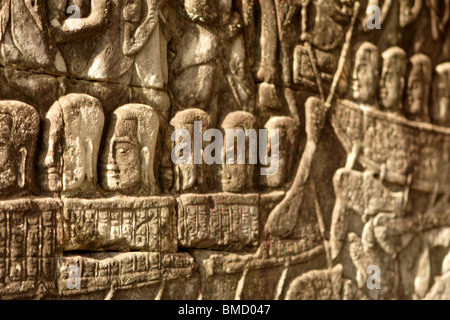 Darstellung der Buttermenge des Meeres der Milch von hinduistischen Mythos Basreliefs. Östlichen Galerie, Tempel Angkor Wat, Kambodscha Stockfoto