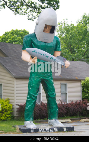 Das Gemini Giant außerhalb der Startrampe Diner auf der Route 66 in Illinois Wilmington Stockfoto