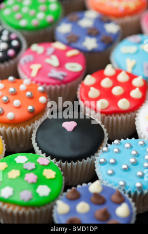 Bunte Mini-Muffins Stockfoto