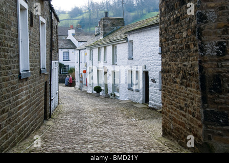 Eine Straße in das Dorf Dent, Yorkshire Dales National Park, Cumbria, England, UK Stockfoto