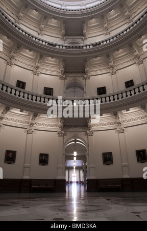 Ebenen der Balkone in der Rotunde an der Texas State Capitol Gebäude oder Statehouse in Austin Stockfoto