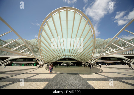 die moderne Bahn Bahnhof Oriente oder Estaçao do Oriente nahe der ehemaligen Expo Parque Das Nacoes in Lissabon, Portugal, Europa Stockfoto