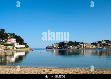 Eintrag von Port Soller, gesehen vom Strand (Mallorca - Spanien). Entrée du Port de Soller, Vue Depuis la Plage (Mallorca). Stockfoto