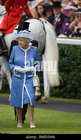 Die britische Königin Elizabeth II. Tagung des Royal Ascot Race in 2009 veranstaltet jährlich im Juni bei Ascot Racecourse in Berkshire Stockfoto