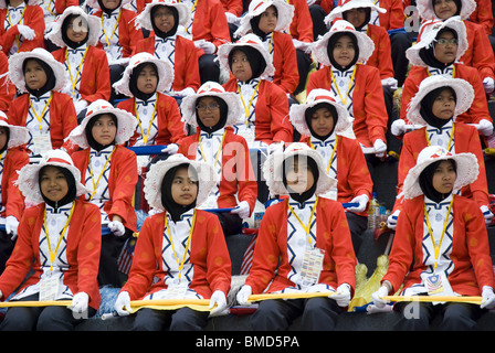 Eine Gruppe von jungen Künstlern während der Proben für den nationalen Feierlichkeiten, Kuala Lumpur, Malaysia Stockfoto