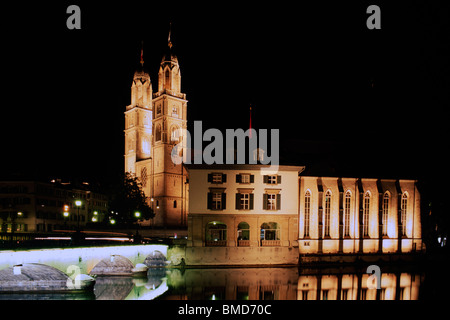 Zürich: Wasserkirche und Grossmünster Stockfoto