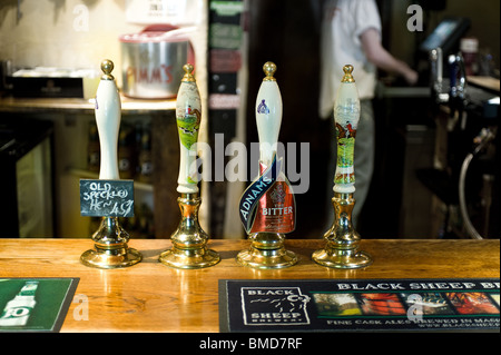 Zapfanlage behandelt in einem traditionellen Pub in Essex. Stockfoto