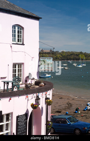 Großbritannien, England, Devon, Dittisham, Ferry Boat Inn mit Blick auf Fluss Dart Stockfoto