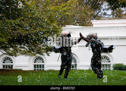 Das weiße Haus auf Halloween. Stockfoto