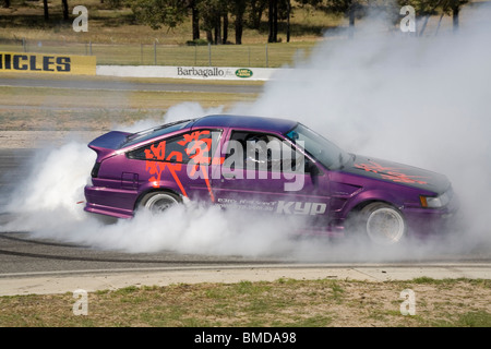 Toyota Drift Auto durchführen einen riesige burnout Stockfoto