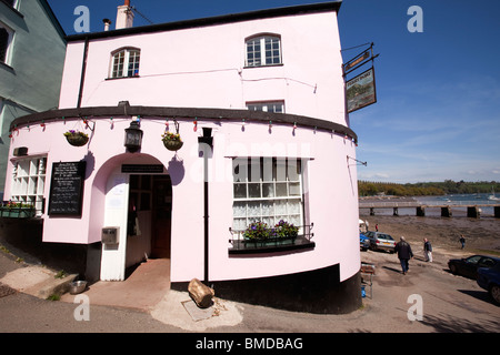 Großbritannien, England, Devon, Dittisham, Ferry Boat Inn mit Blick auf Fluss Dart Stockfoto