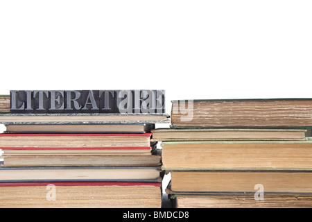 das Wort Literatur auf einem Stapel Bücher Stockfoto